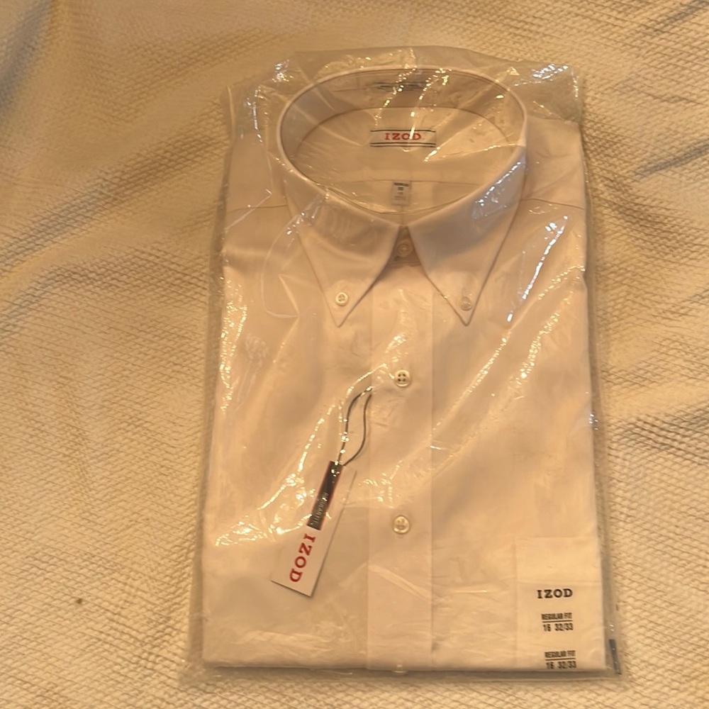 New IZOD dress shirt  16 32/33. Regular fit